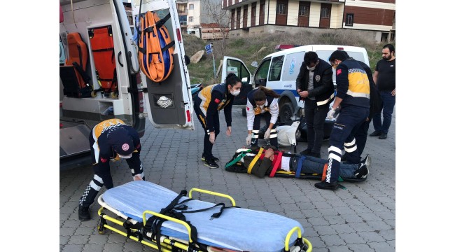 Motosiklet polis otosuna arkadan çarptı: 1 yaralı