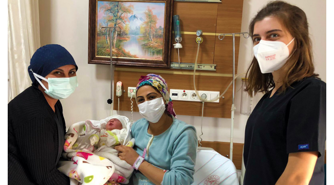 Turgutlu'da 2021'in ilk bebeği 'Ecrin' bebek