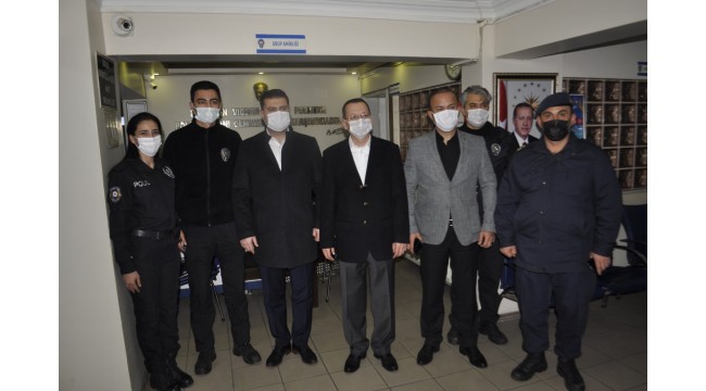 Turgutlu protokolü, güvenlik güçlerinin yeni yılını kutladı 