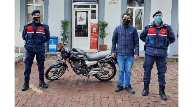 Cezaevinden izinli çıkan hırsızlık hükümlüsü, çalıntı motosikletle yakalandı