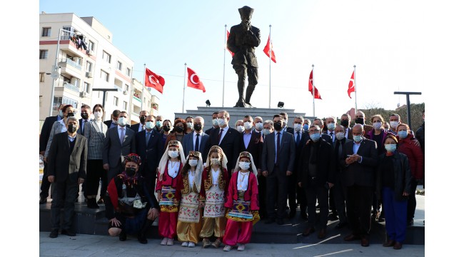 CHP Sözcüsü Faik Öztrak, Manisa'da Balkan göçmenleriyle buluştu