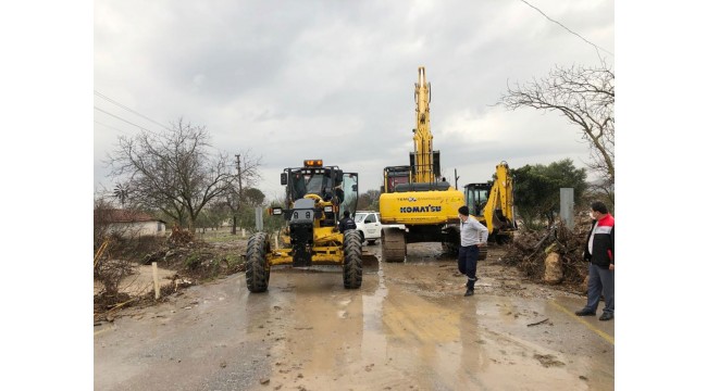 Sağanak su baskınlarına neden oldu