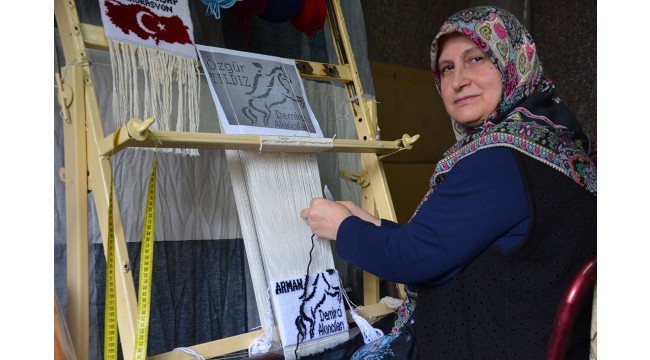 Merakla başladığı "minyatür halıcılık"ta ustalaştı