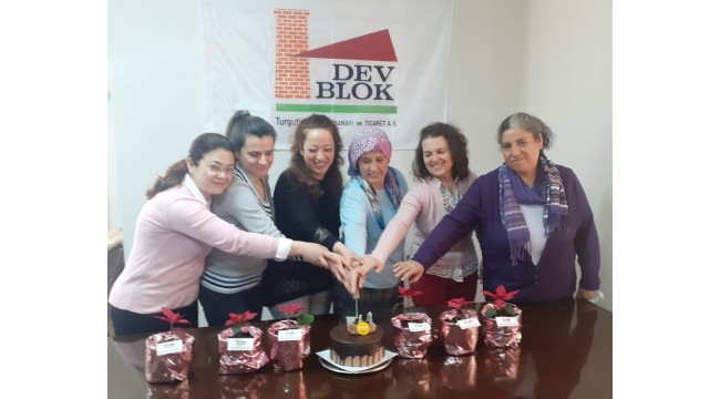 Dev Blok'ta 'Dünya Kadınlar Günü' Kutlaması