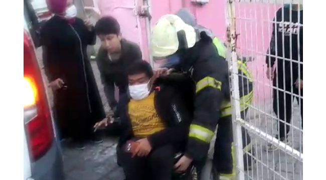 Görevli kapıyı kilitleyince okul bahçesinde mahsur kaldı