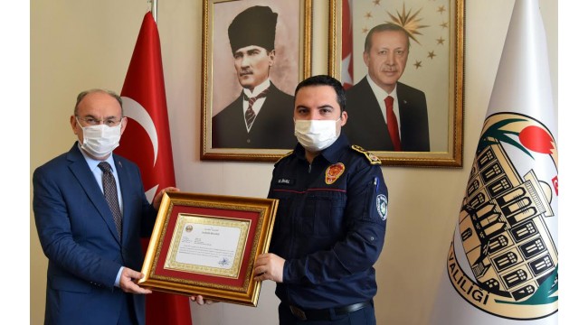 İzmir depreminde görev alan Manisa İtfaiyesi personeline başarı belgesi