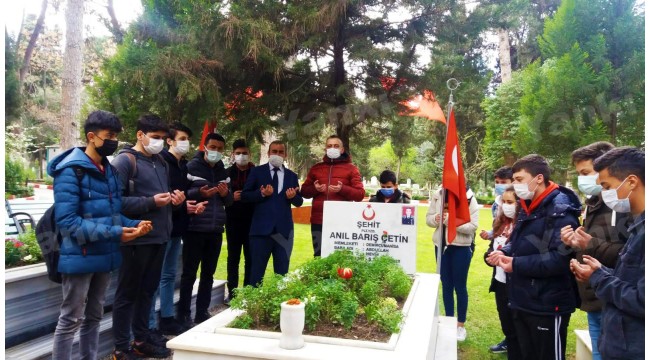 Öğrenciler, okullarına ismi verilen şehidi unutmadılar