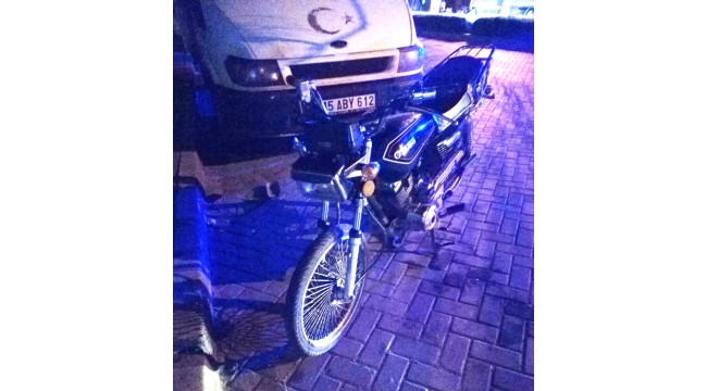 Otomobille çarpışan motosikletli yaralandı