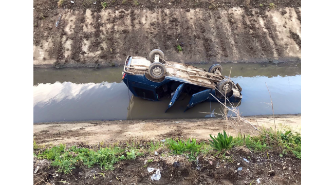 Sulama kanalına uçan otomobilin sürücüsü yaralandı