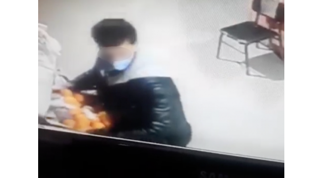 Turgutlu'da esnafı şaşırtan meyve hırsızlığı kamerada!