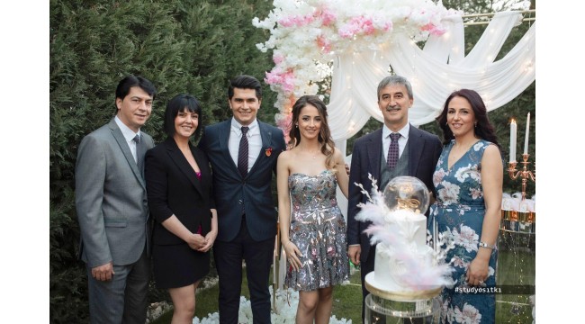 Ecem ve Cenk evliliğe ilk adımı attılar