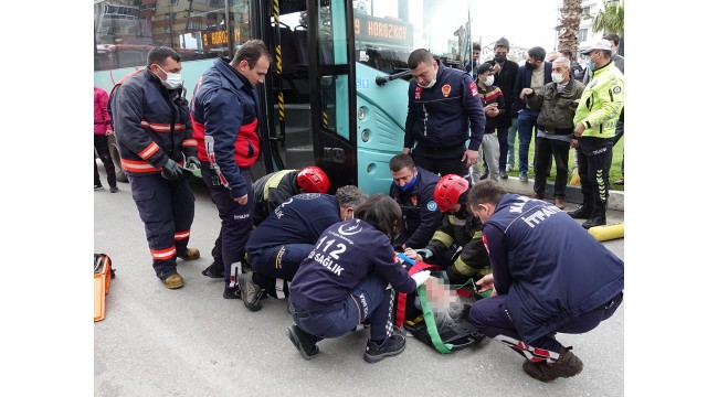 Halk otobüsünün çarptığı yaşlı kadın ağır yaralandı