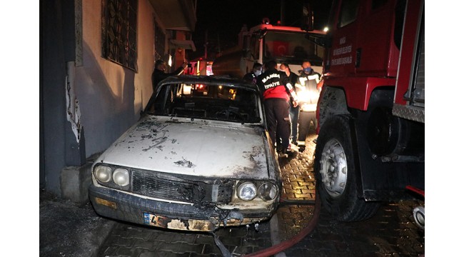 Manisa'da çıkan yangında 5 ev ile 2 otomobil kullanılmaz hale geldi
