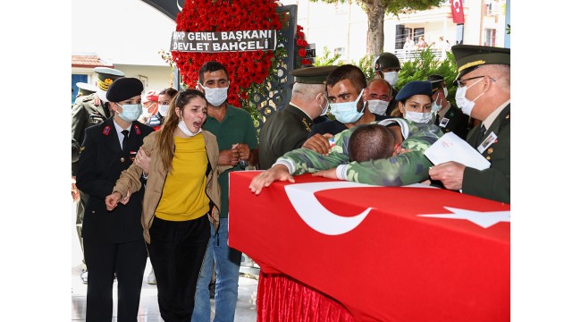Şehit Teğmen Mehmet Kıvık, İzmir'de son yolculuğuna uğurlandı