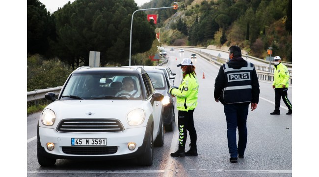 Sokağa çıkma kısıtlaması kapsamında "dinamik denetimler" devam ediyor