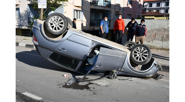 Takla atan otomobilin sürücüsü yaralandı