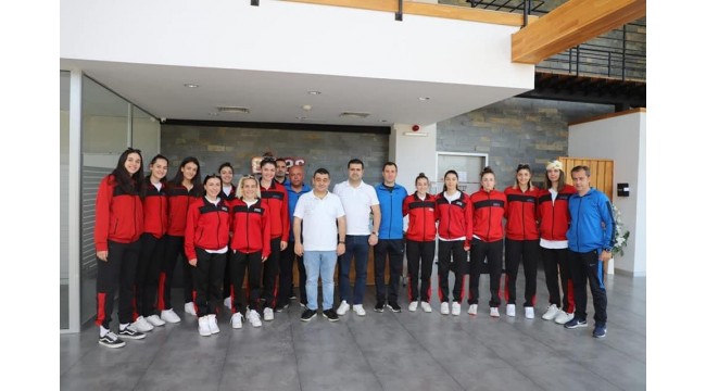 Belediye Kadın Basketbol takımı EFKAR’ı ziyaret etti