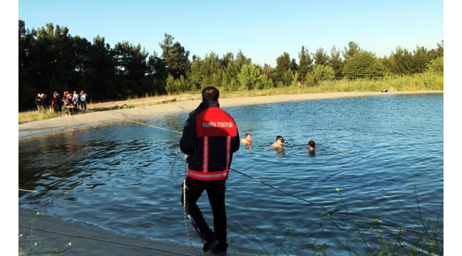 Boğulma tehlikesi yaşayan torunlarını kurtardı, kendisi boğuldu