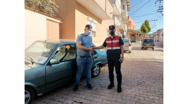 Çalınan otomobili bulan jandarma, sahibine teslim etti