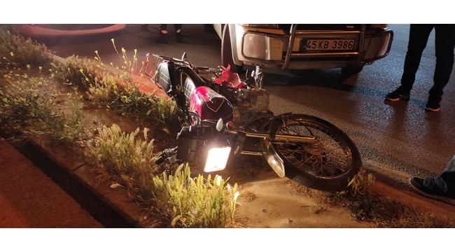Dur ihtarına uymayan motosiklet sürücüsü ile arkadaşı polis aracına çarpınca yakalandı