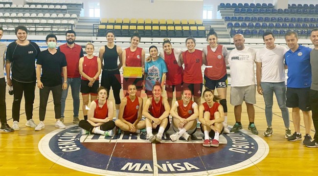 Genç İş İnsanlarından finallere hazırlanan Turgutlu Belediyespor'a tatlı destek