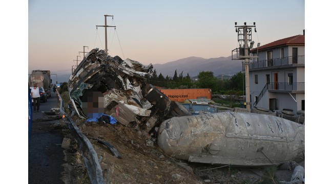 Kemalpaşa'daki trafik kazasında 2 kişi yaşamını yitirdi