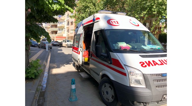 Otomobil refüje çarptı: 3 hafif yaralı