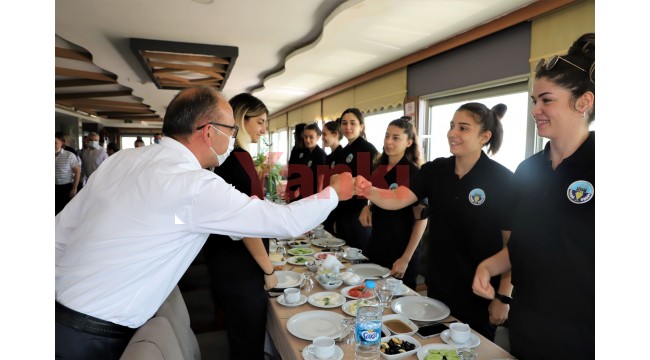 Altın Kızlar Ankara Yolcusu