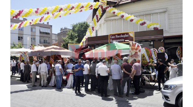 Can Kardeşler Kuruyemiş, ‘Has Fırın’ ile Turgutlu’da açıldı