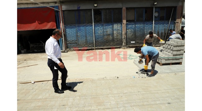 Esnaf 30 yıl sonra yapılan yolları hayır yemeği ile kutladı