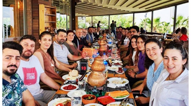 Final öğretmenleri yıl sonu kahvaltısında buluştu