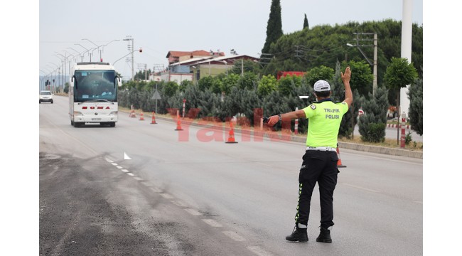 Trafik ekipleri, şehirler arası otobüsleri denetledi
