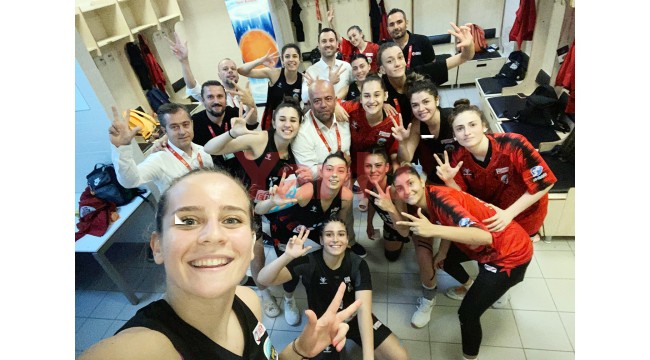 Turgutlu Belediyespor final grubunda da yenilgisiz!