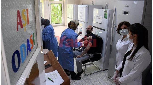 Türkiye'de bugün Kovid-19 aşısı için 750 bin randevu alındı