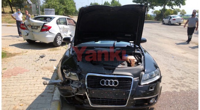 Üniversite yerleşkesindeki trafik kazasında, rektörün de aralarında olduğu 5 kişi yaralandı