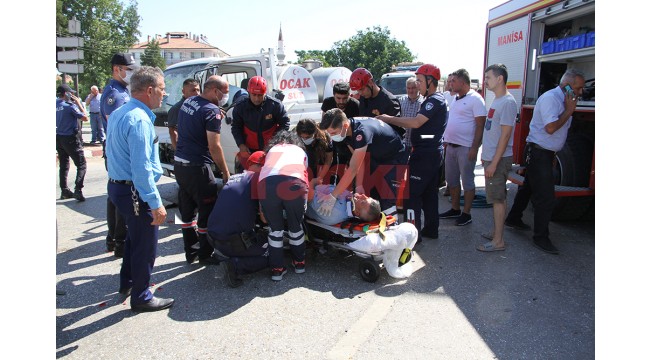 2 kamyonet ve 1 TIR'ın çarpıştığı kazada 3 kişi yaralandı