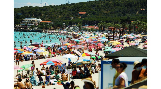 Ege sahillerinde normalleşme sürecinin ilk kısıtlamasız pazar gününde yoğunluk yaşandı
