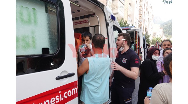 Elektrik panosundan çıkan yangında dumandan etkilenen 8 kişi hastaneye kaldırıldı