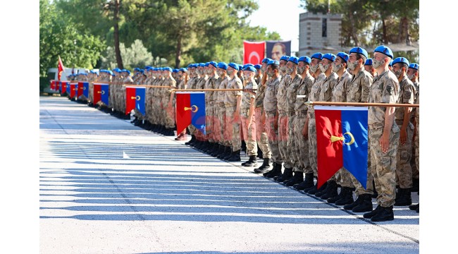 İçişleri Bakanı Soylu, Manisa'da uzman erbaş komando temel kursu mezuniyet törenine katıldı