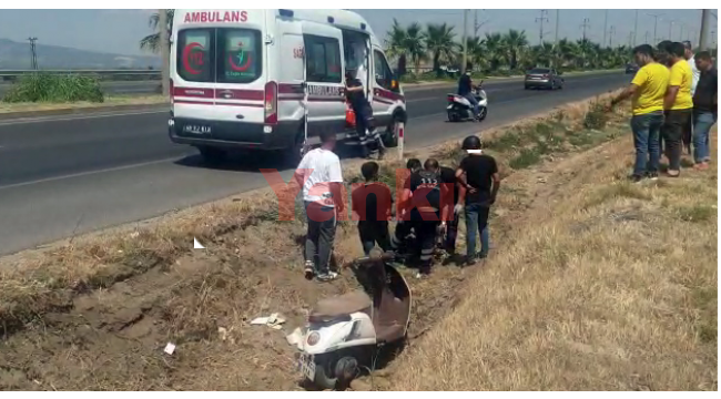 Motosiklet yol kenarına devrildi: 1 yaralı