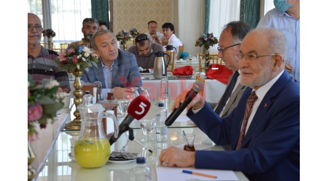 Saadet Partisi Genel Başkanı Karamollaoğlu, partisinin Manisa 5. Olağan Kongresi'ne katıldı