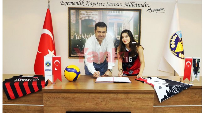 Turgutlu Belediyespor'da Nida Yağmur, altyapıdan A takıma yükseldi