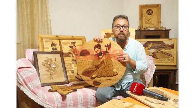 Birleştirdiği odun parçalarını sanat eserine dönüştürüyor
