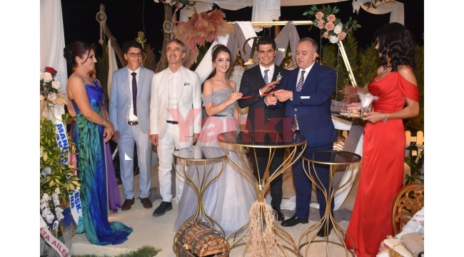 Ecem Şirin ve Cenk Hendekçi nişanlandı