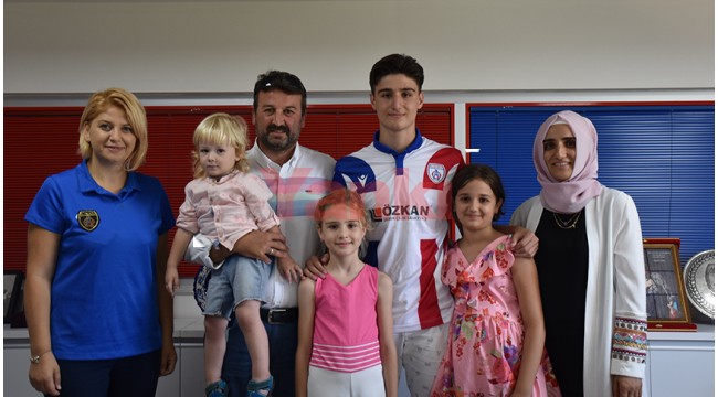 Futbolcu fabrikası Altınordu, Turgutlulu Furkan’la profesyonel sözleşme imzaladı