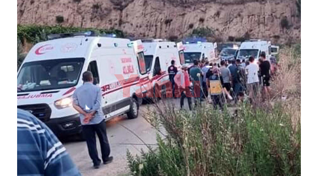 Tarım işçilerini taşıyan midibüs devrildi: 5 yaralı