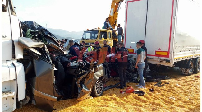 TIR, 4 araca çarptı: 3 ölü, 5 yaralı