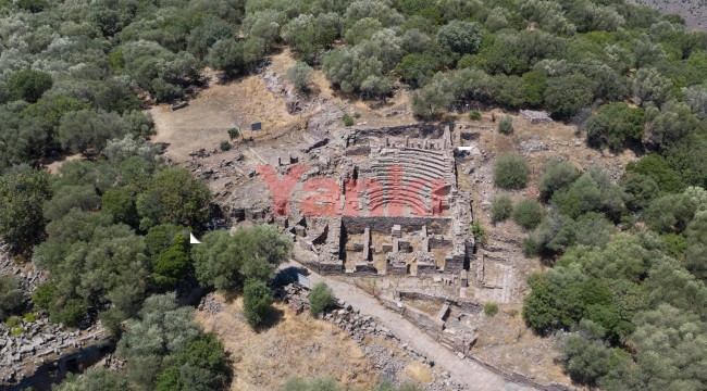 Aigai Antik Kenti'nde çatı kiremidi üzerindeki merak uyandıran parmak izleri