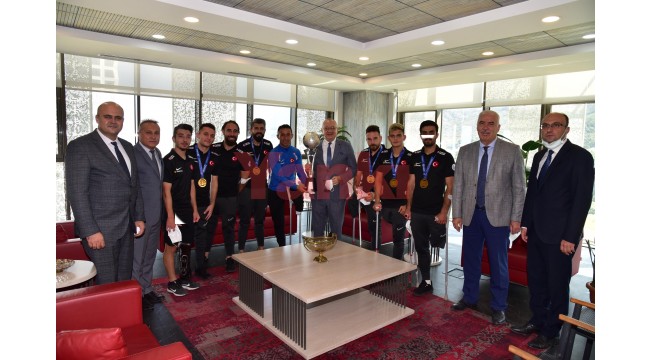 Avrupa Şampiyonu Ampute Milli Futbol Takımı'ndan Başkan Ergün'e ziyaret