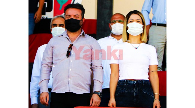 Eşi el hareketiyle gündem olmuştu! Kestaneci: ‘Siz olsanız ne yapardınız?’